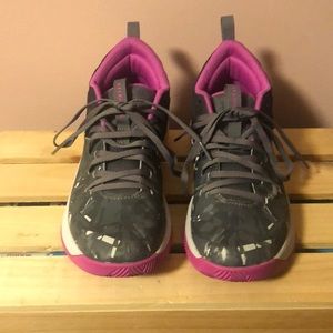 Under Armour Unisex-Child Lightning Basketball Shoe